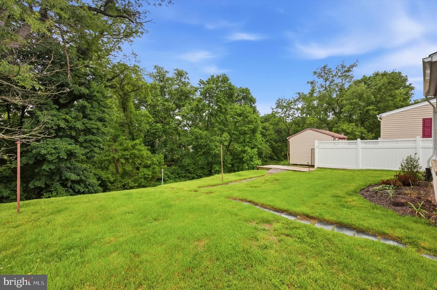 546 Arlington Avenue photo 24