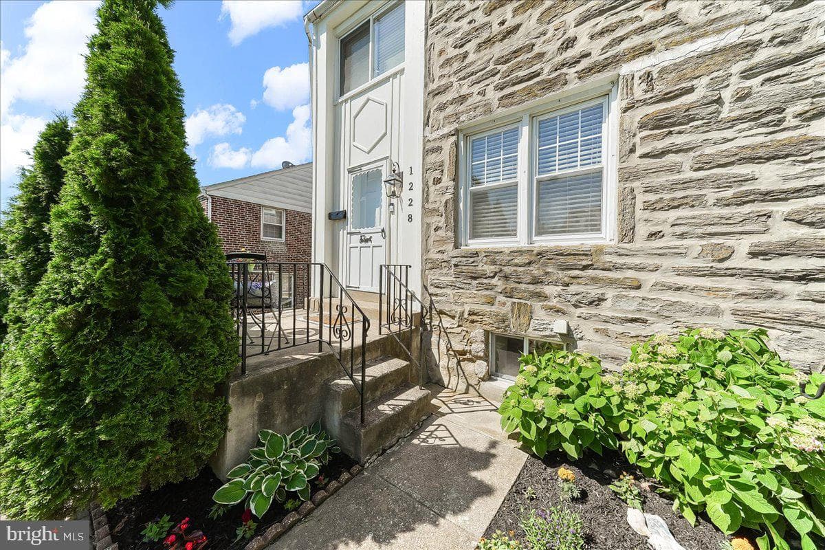 1228 Cobbs Street photo 3