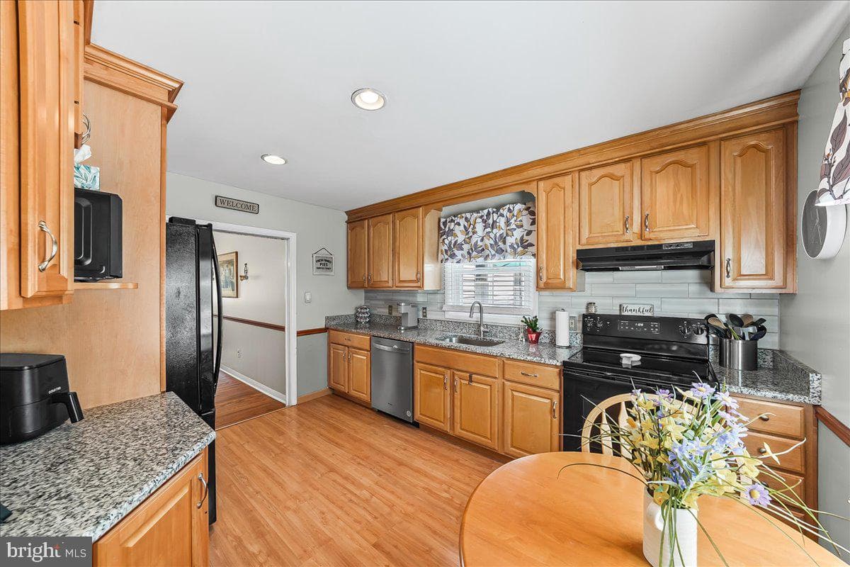908 Broadway Avenue photo 12