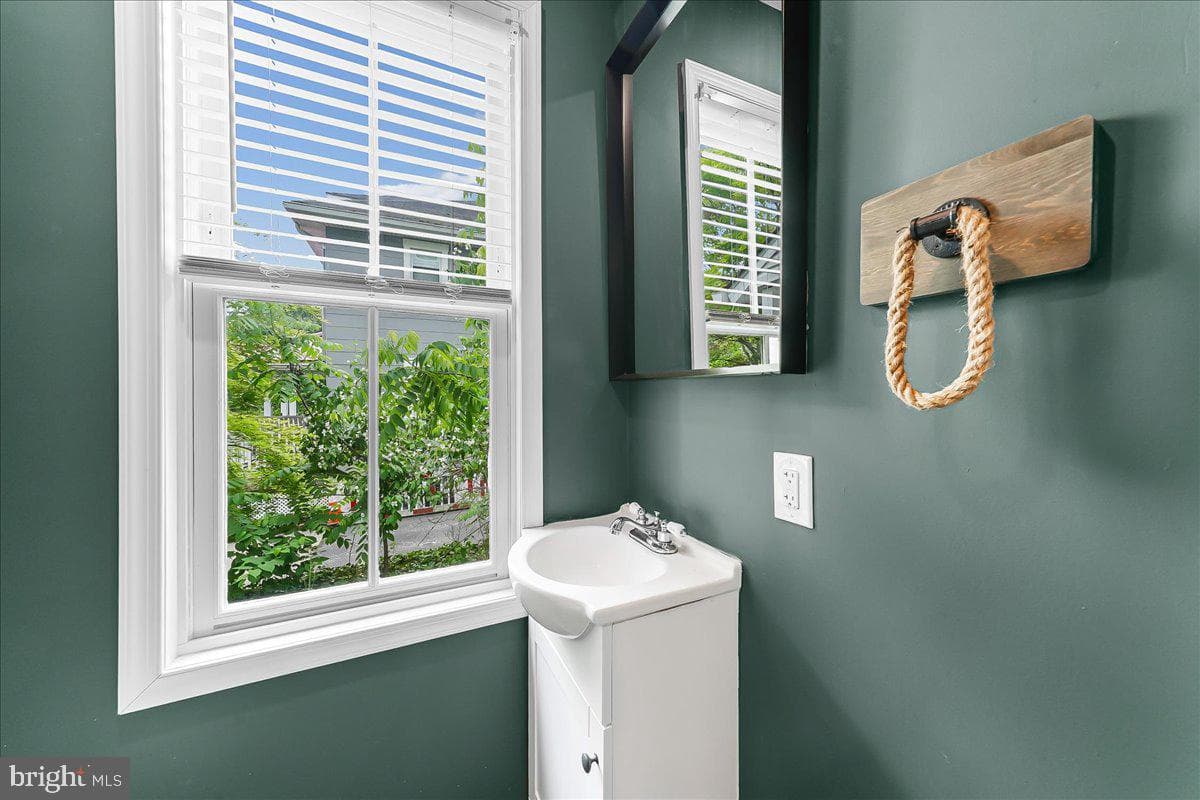 204 S Pennell Road photo 14