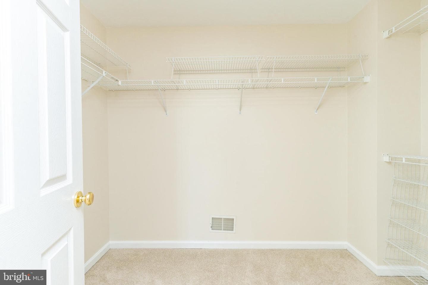 607 Rockbourne Mills Court photo 34