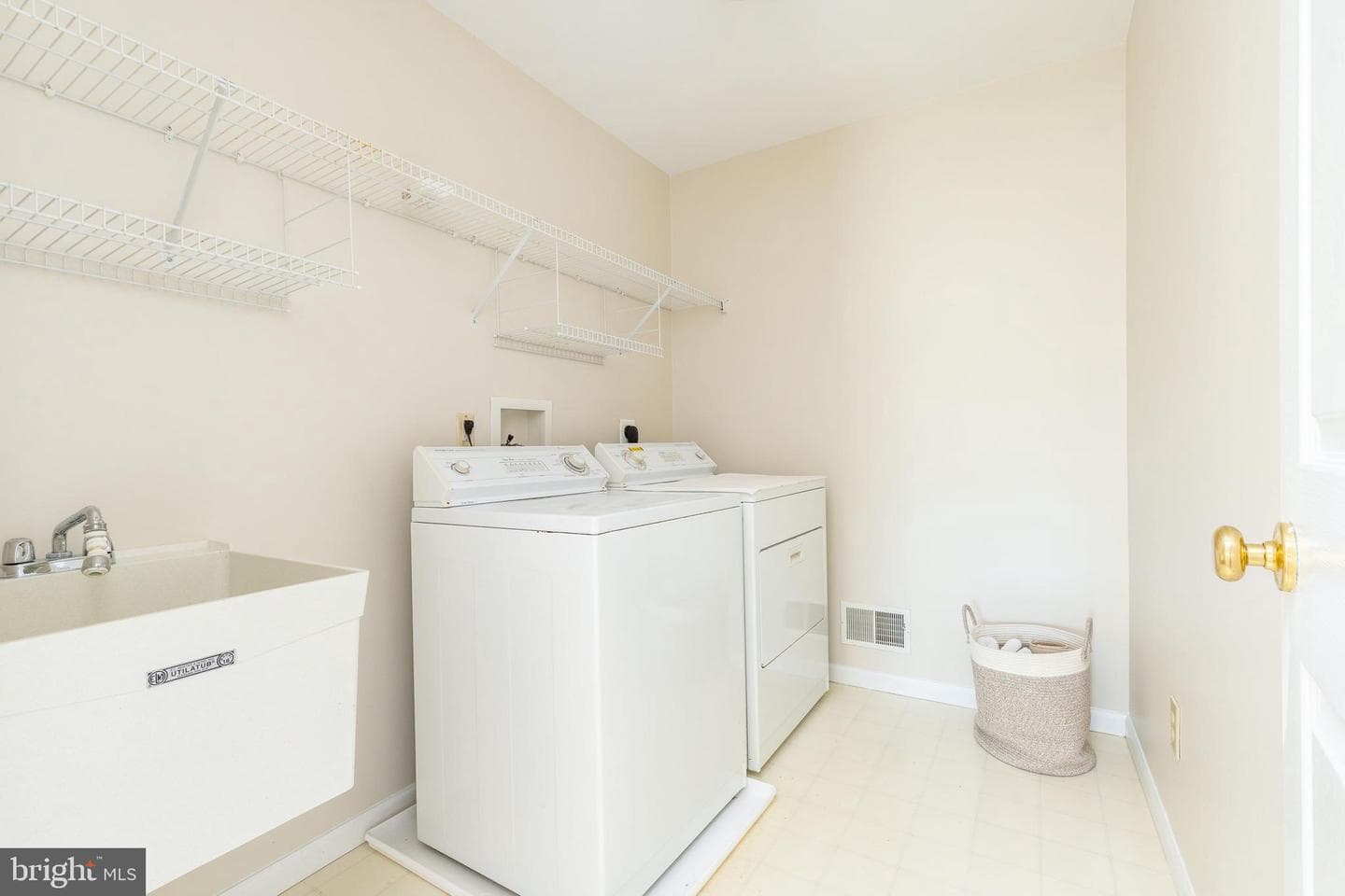 607 Rockbourne Mills Court photo 42