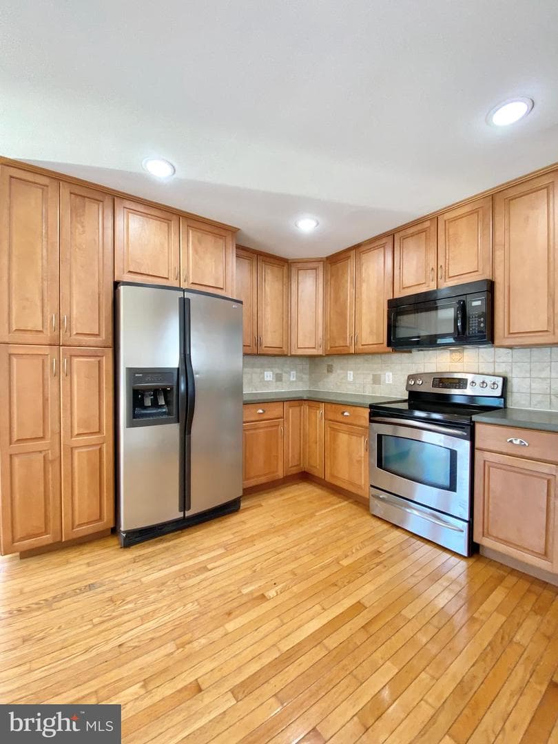 227 Elm Avenue photo 8