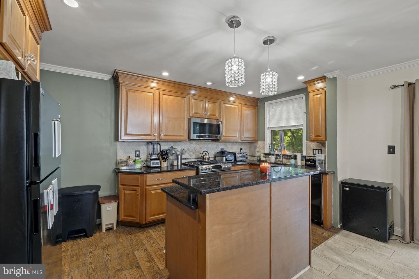 2348 Highland Avenue photo 11