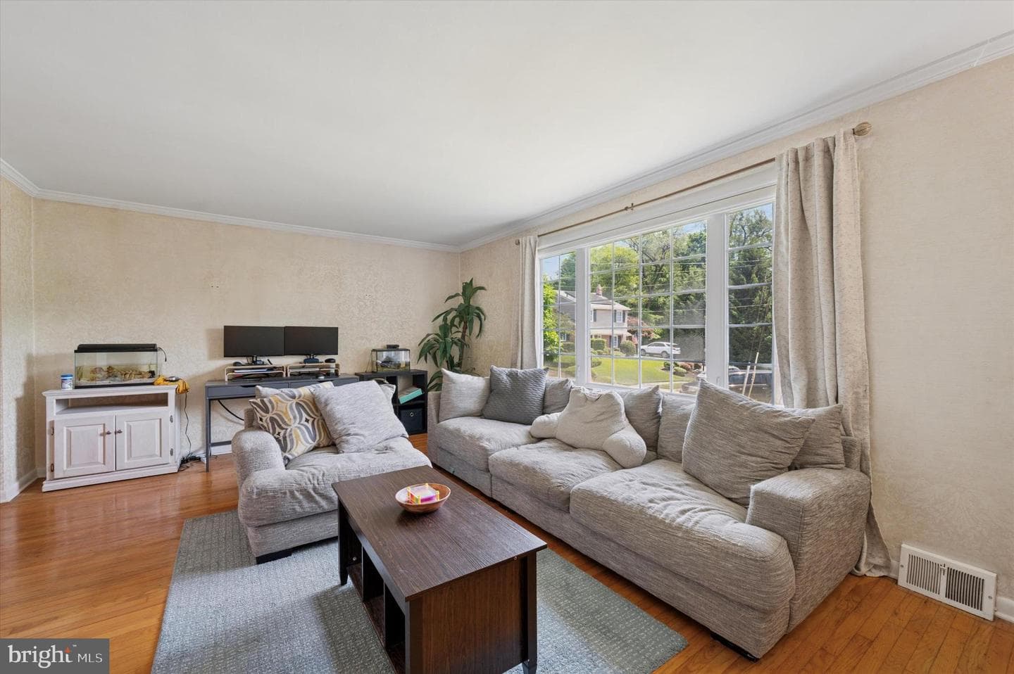 4946 James Place photo 10