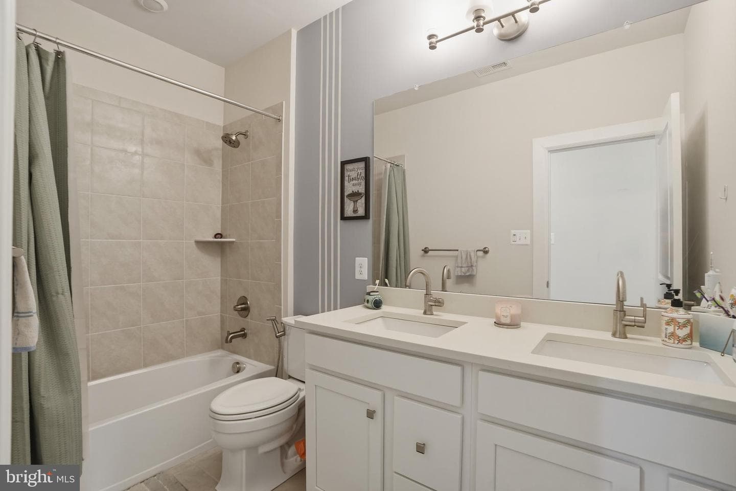 411 W Ponds Edge Drive photo 35