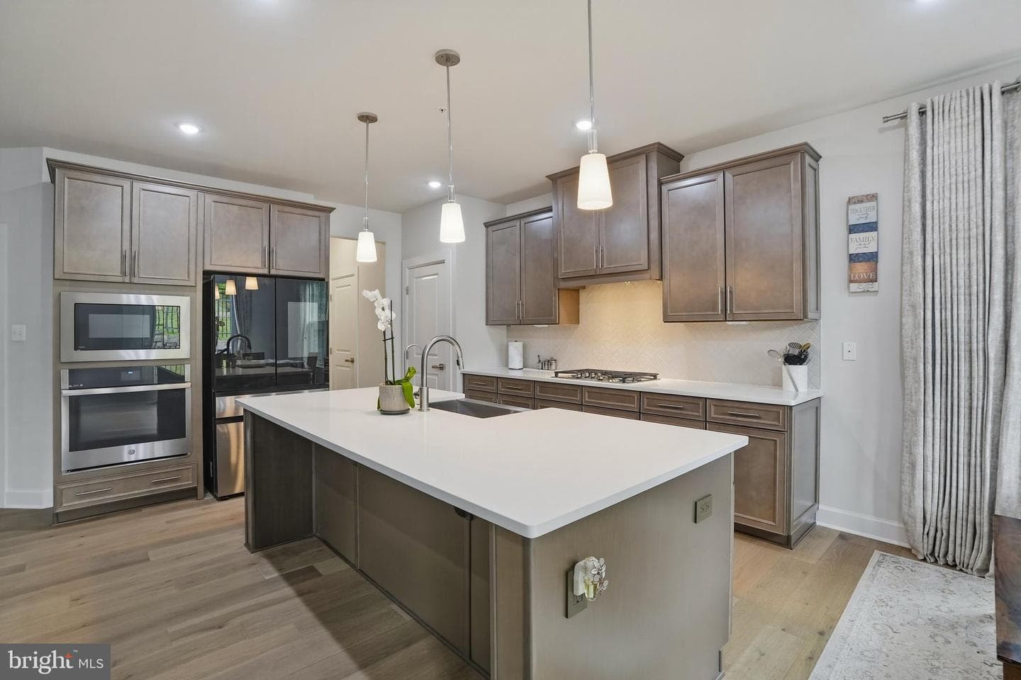 411 W Ponds Edge Drive photo 8