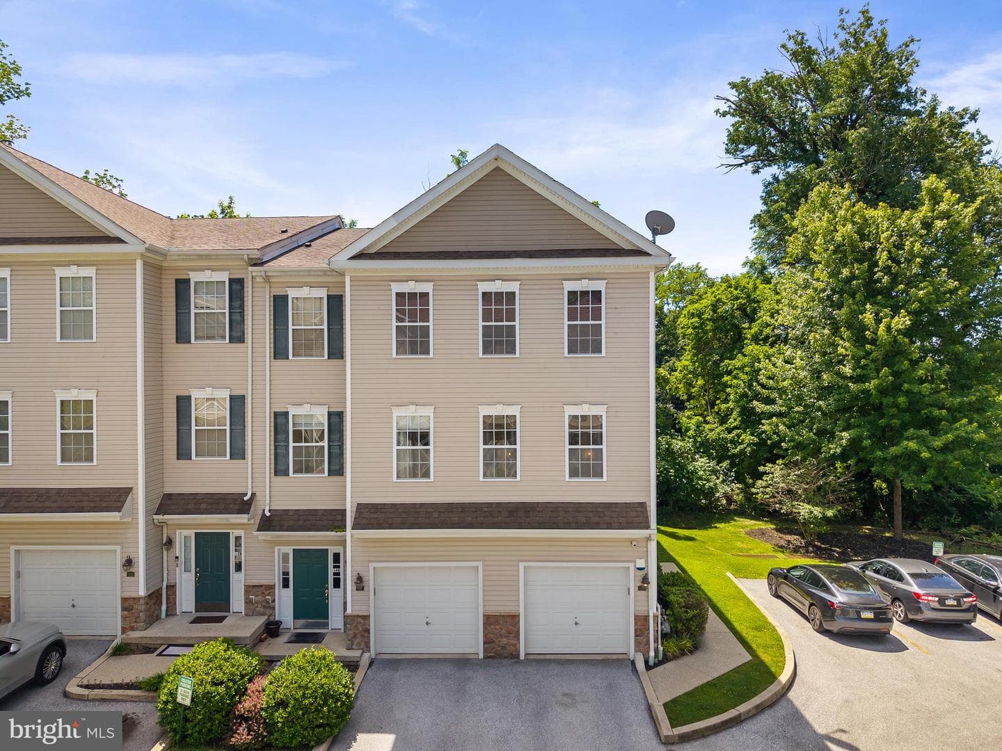 14 Hillview Circle