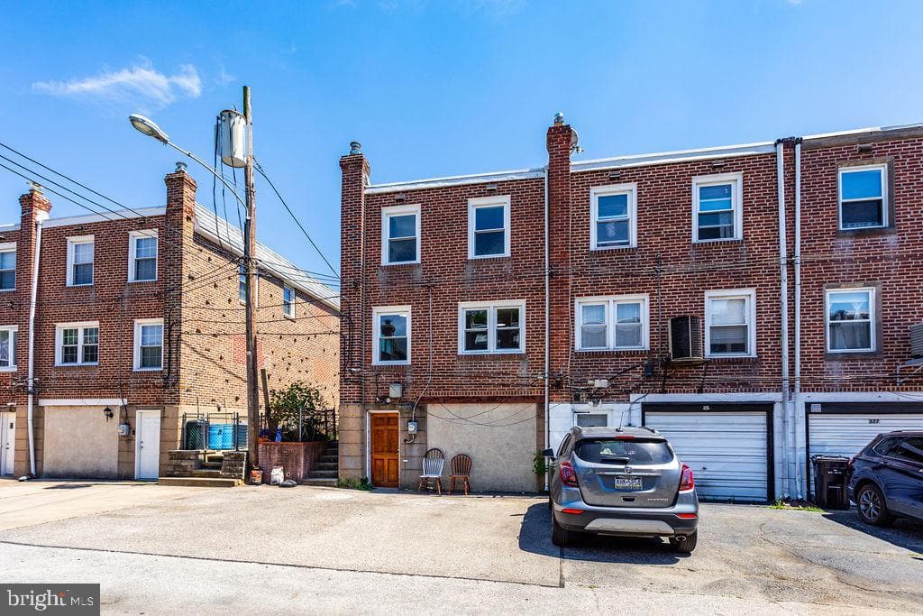323 Spruce Street photo 13