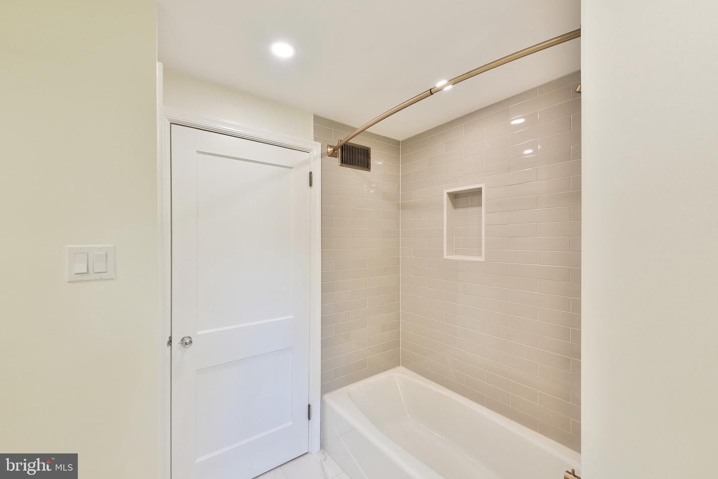 629 University Place photo 25