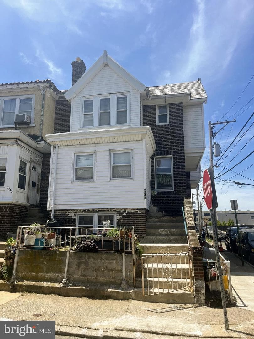 7242 Sansom Street photo 1