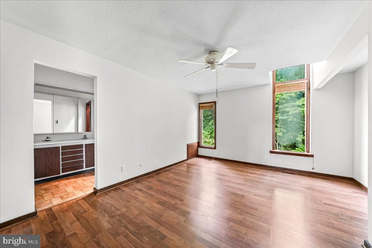 70 Heyburn Road photo 32