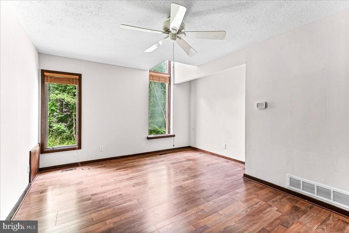70 Heyburn Road photo 33