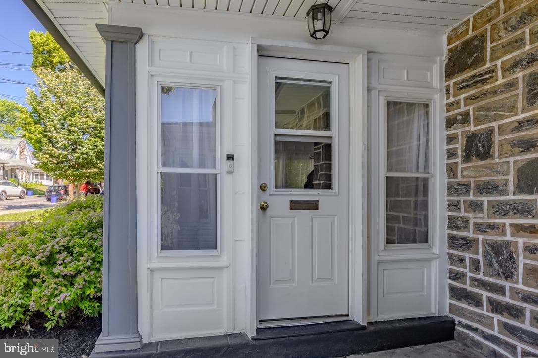 717 Anderson Avenue photo 4