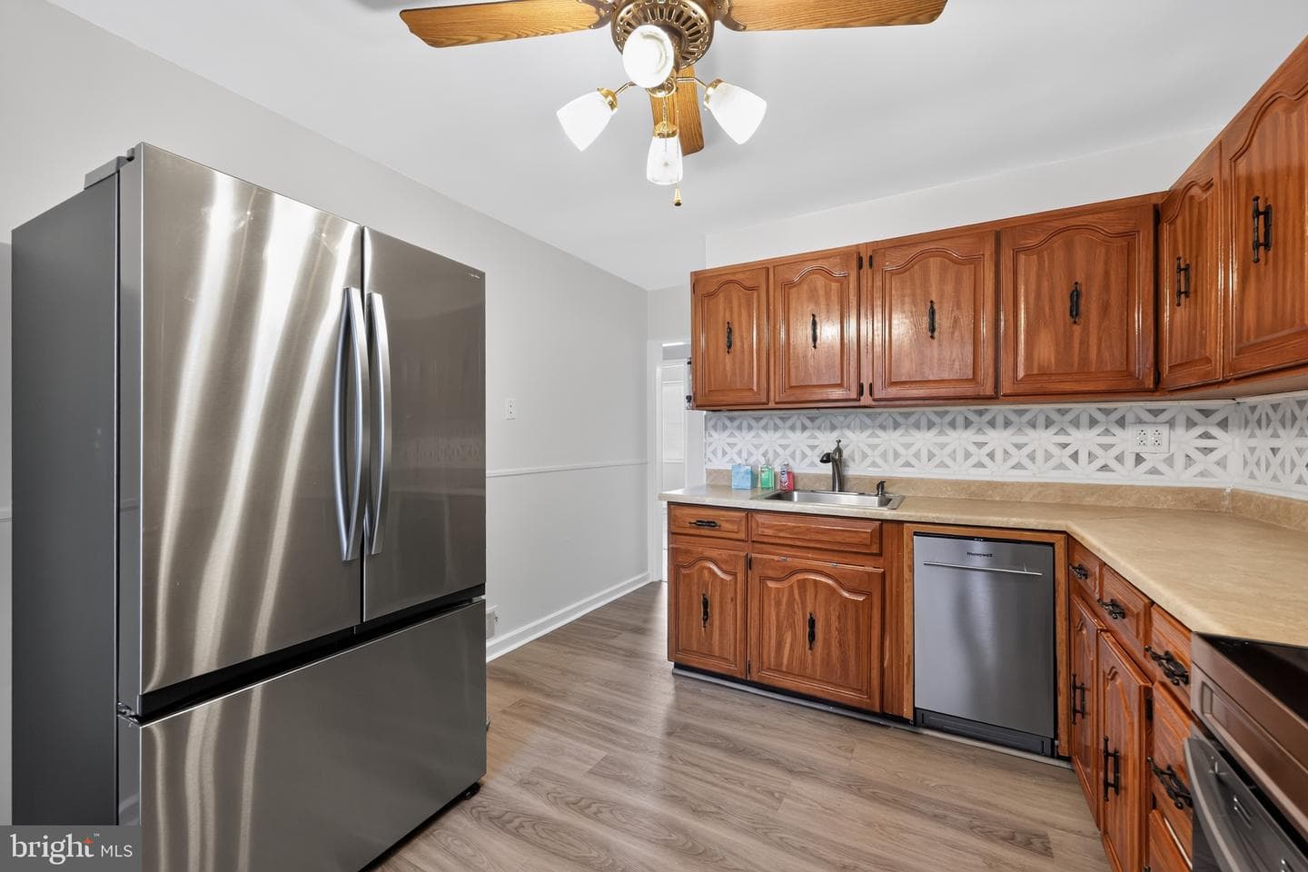 204 Sharon Park Drive photo 9