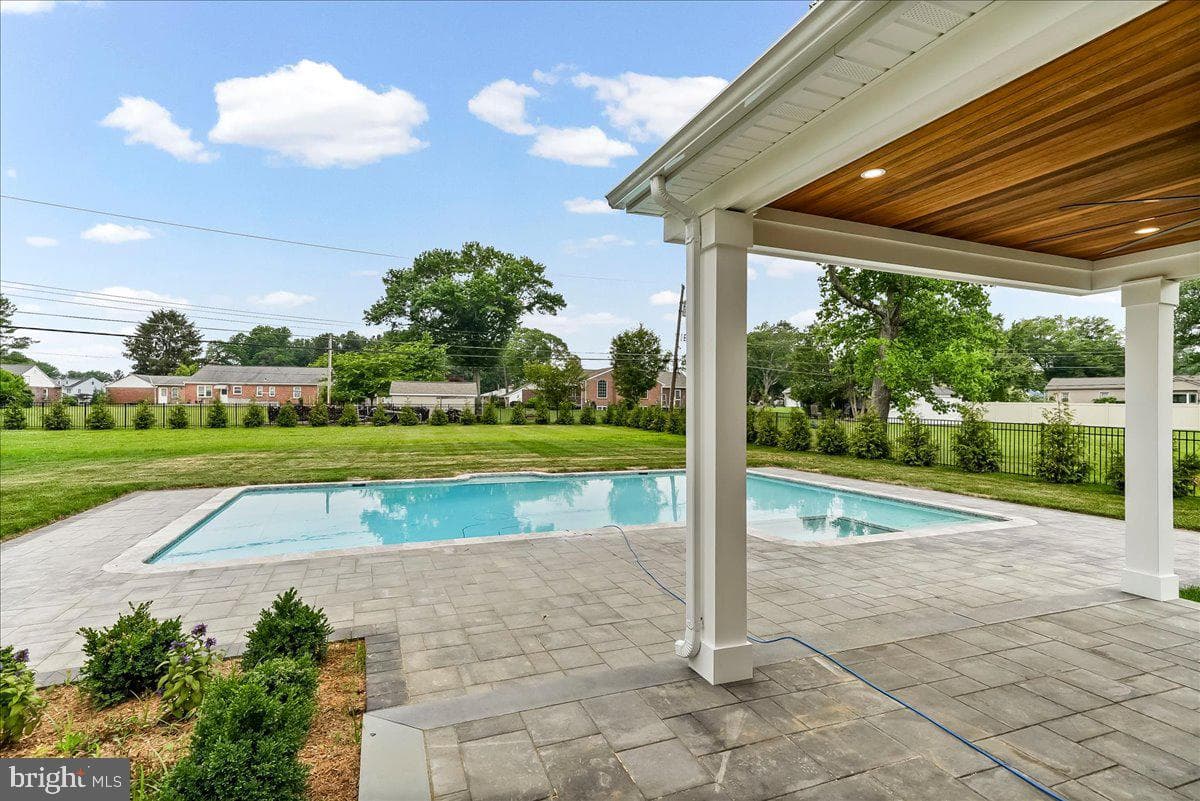 1008 Richmond Road photo 25