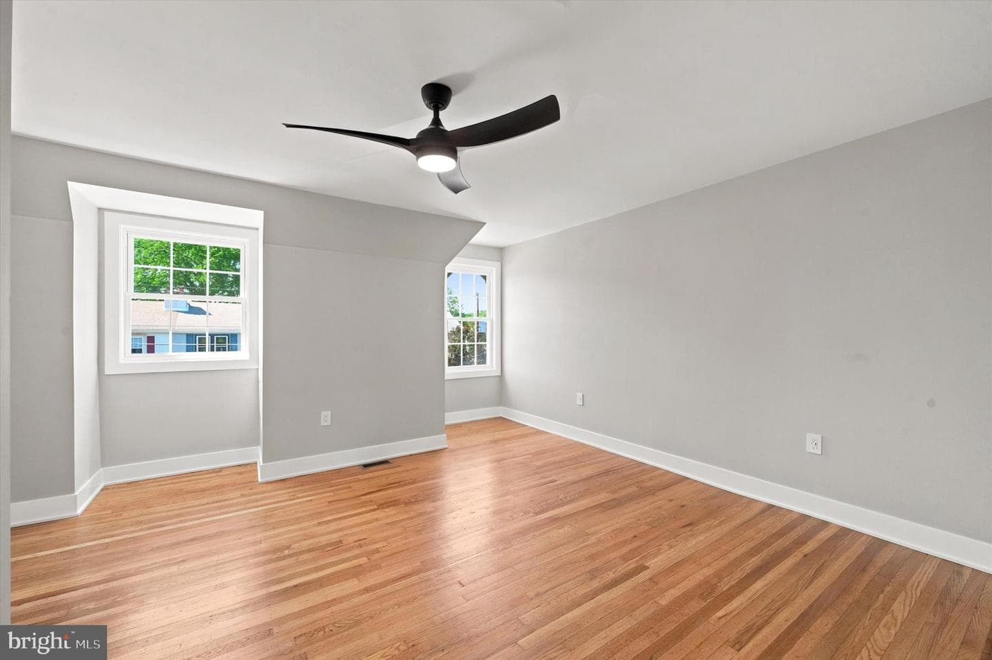 247 N Linden Avenue photo 23