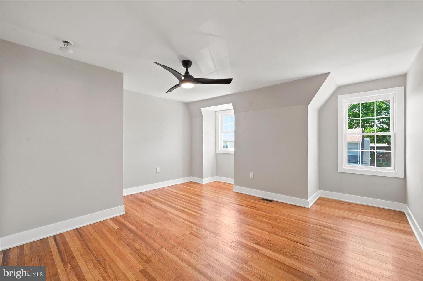 247 N Linden Avenue photo 24