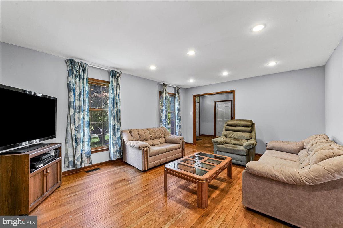 1577 Spring Meadow Lane photo 4