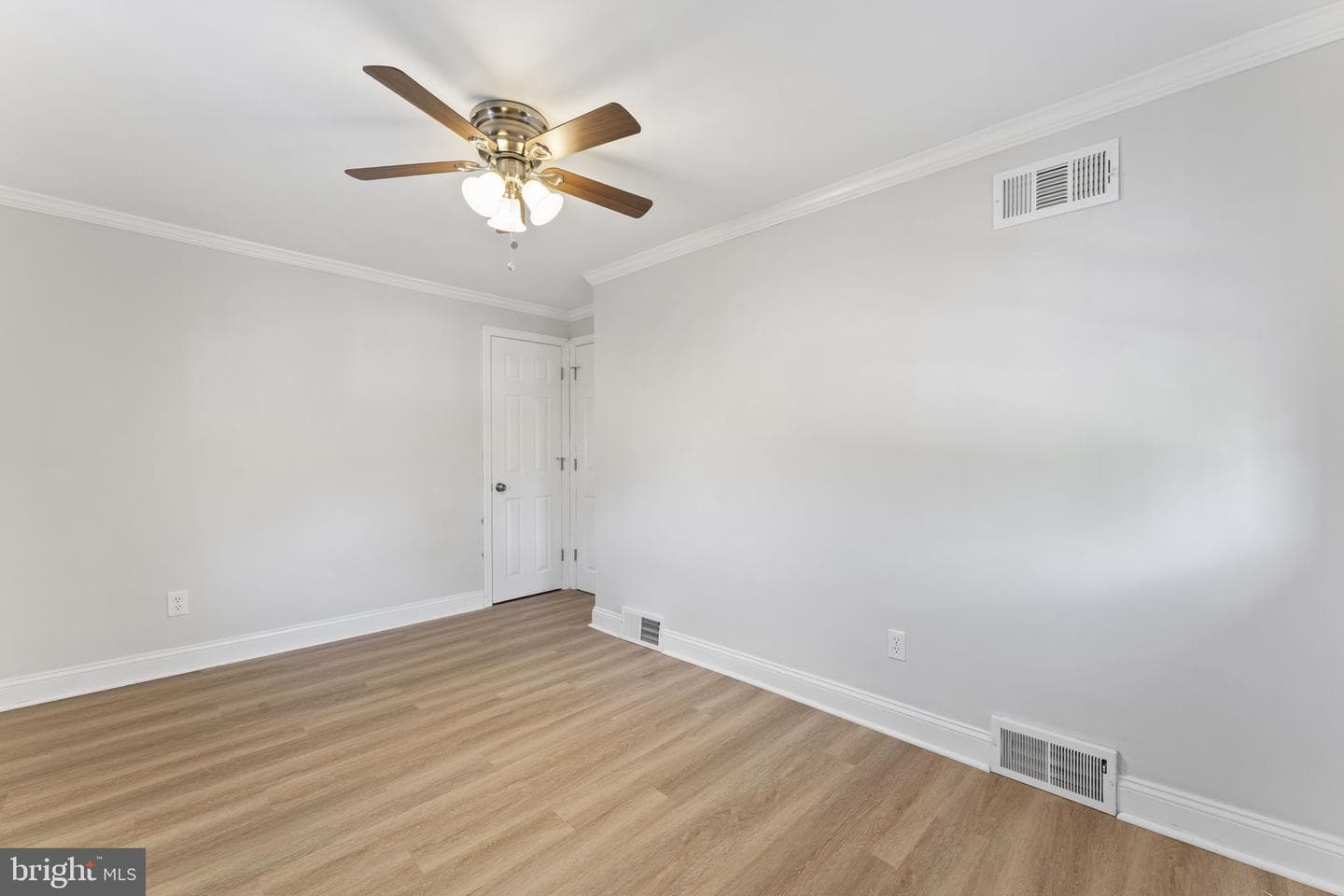 317 S Sloan Street photo 11