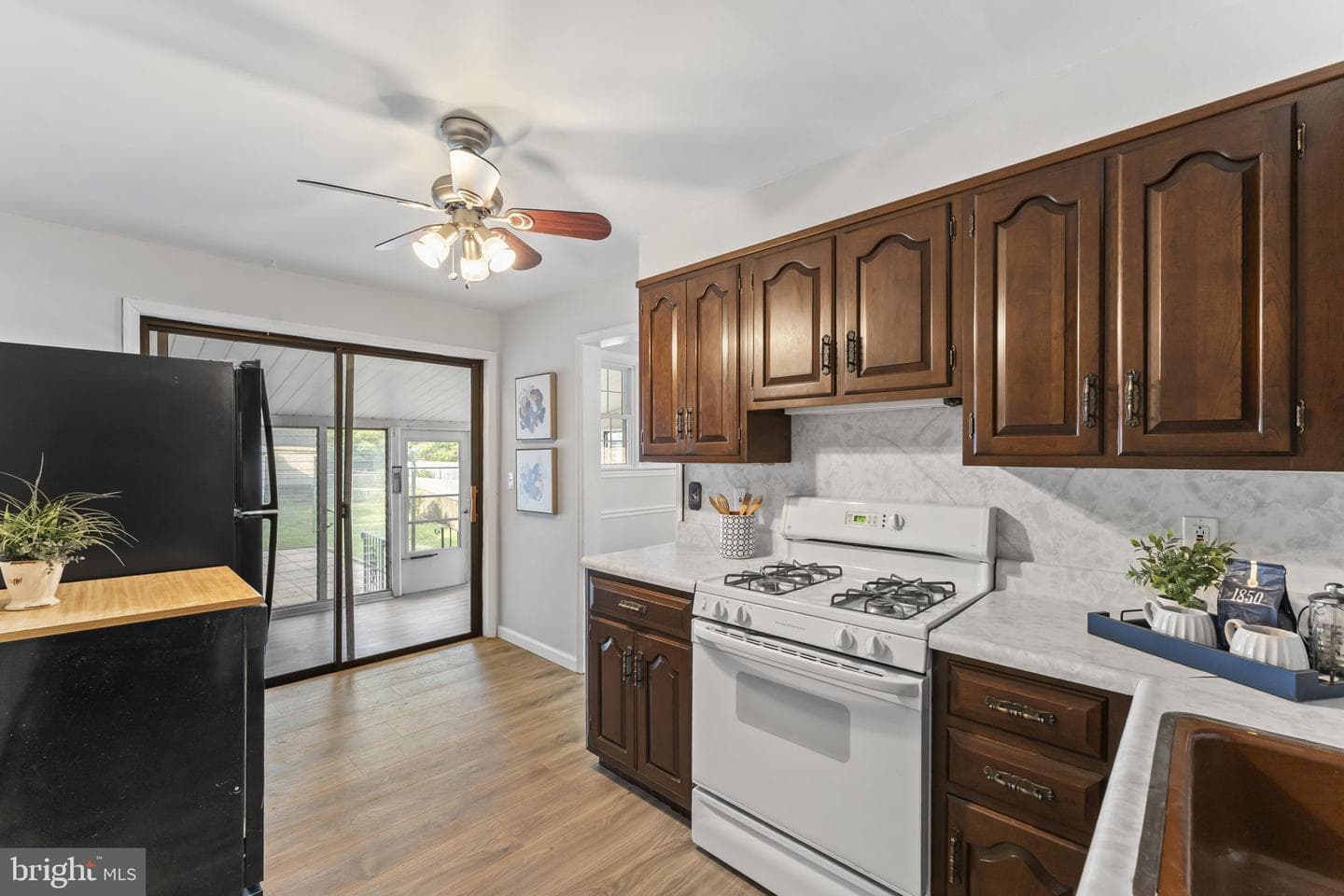 317 S Sloan Street photo 4