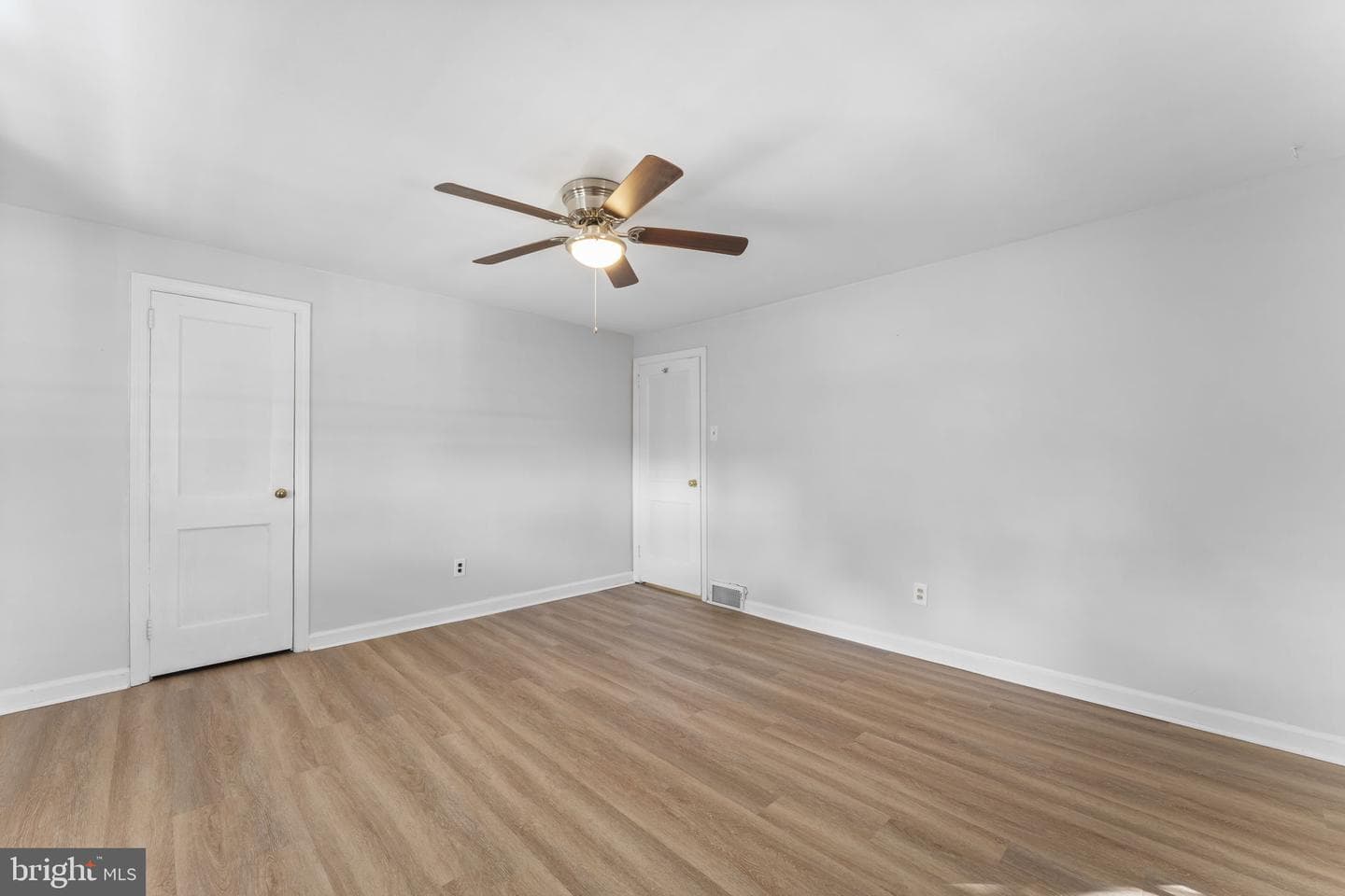 317 S Sloan Street photo 9