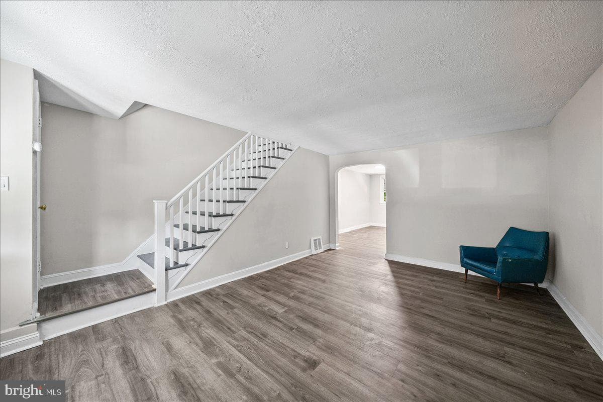 407 W 21st Street photo 5