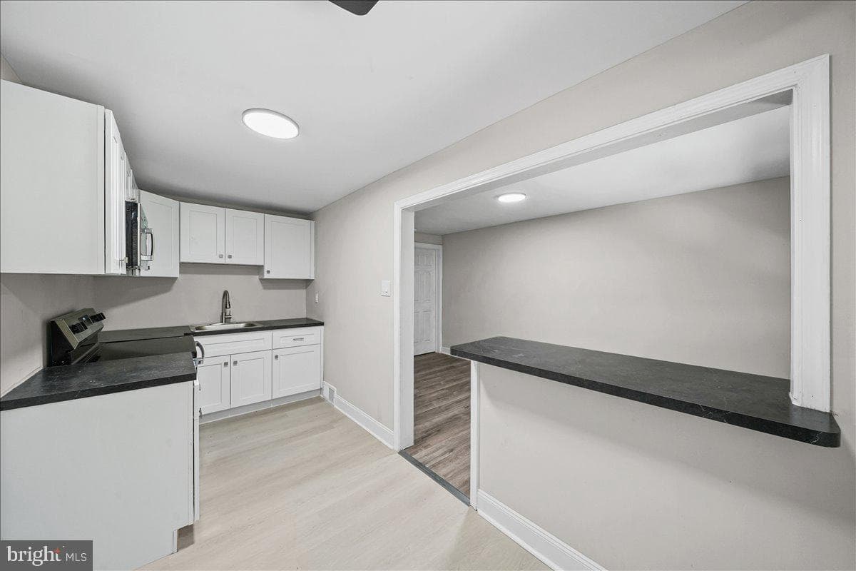 407 W 21st Street photo 9