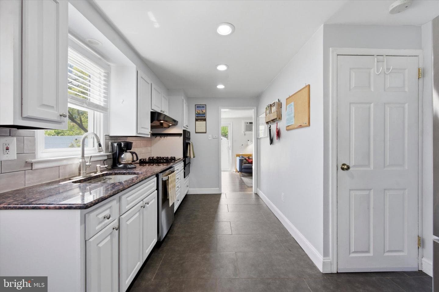 702 Hood Road photo 10