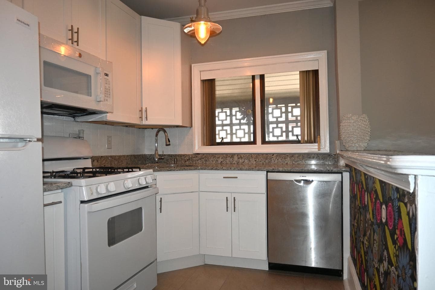 281 N Wycombe Avenue photo 11