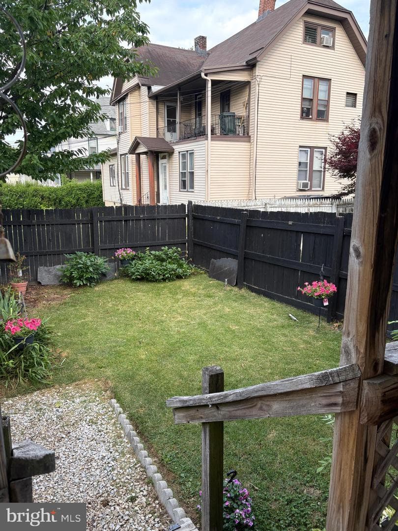 300 Clifton Avenue photo 35
