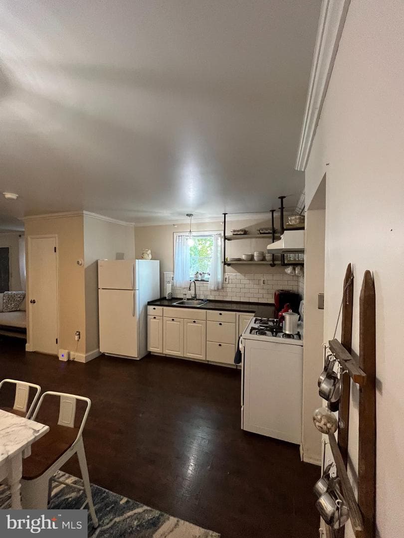 300 Clifton Avenue photo 6