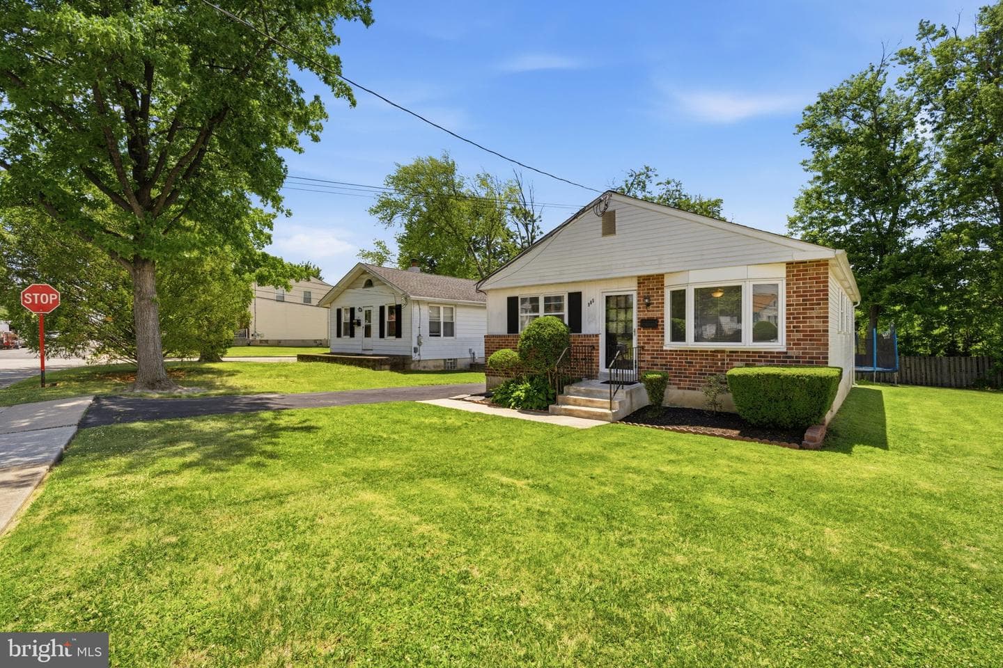 905 Amosland Road photo 4