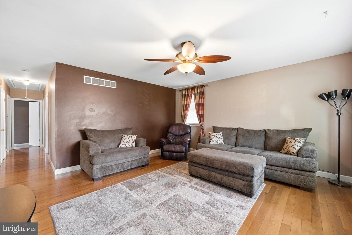 905 Amosland Road photo 7