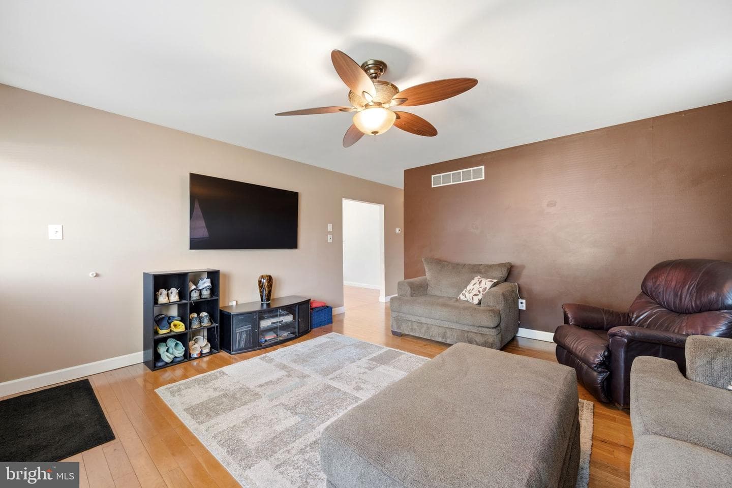 905 Amosland Road photo 9