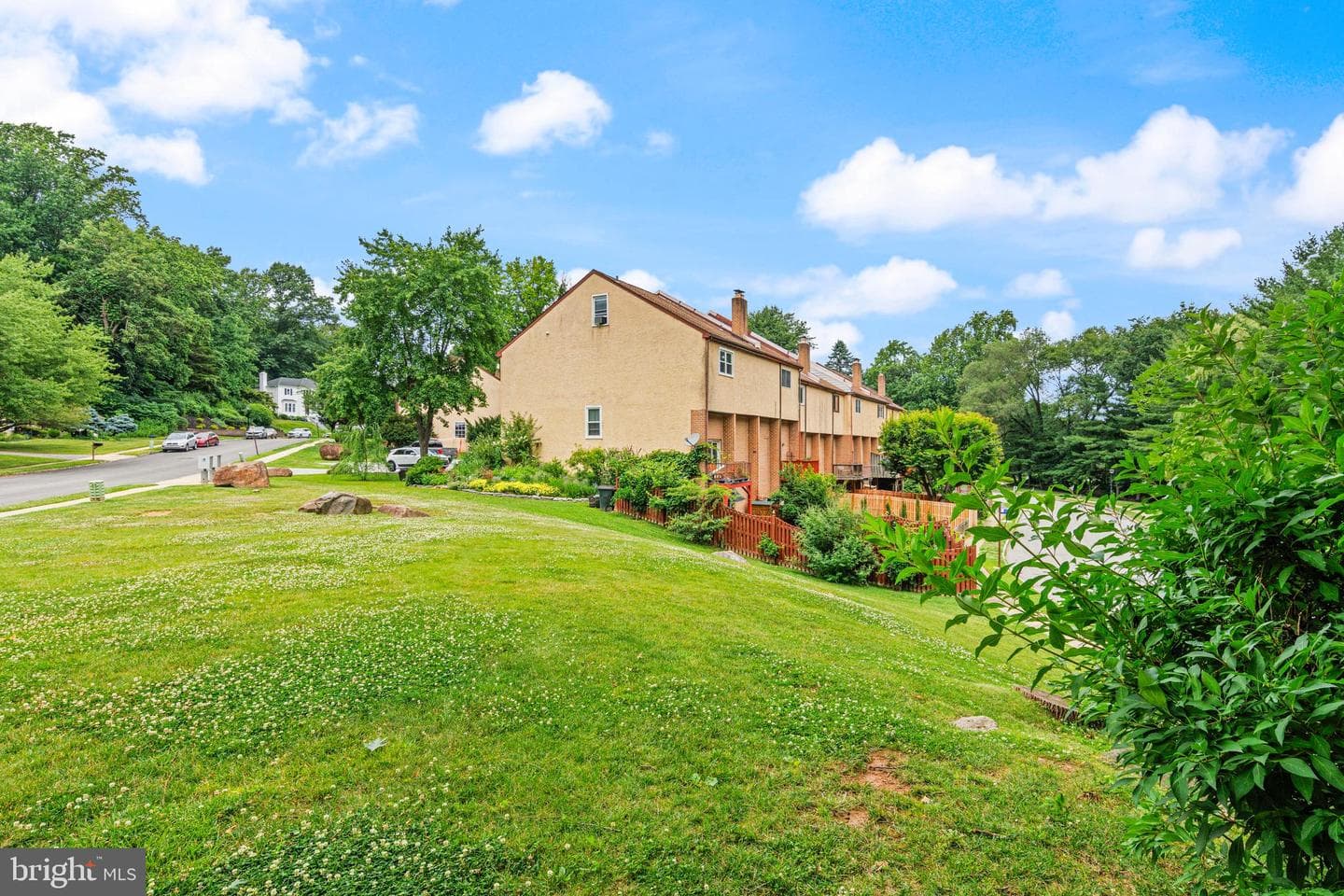 126 Eaton Drive photo 32