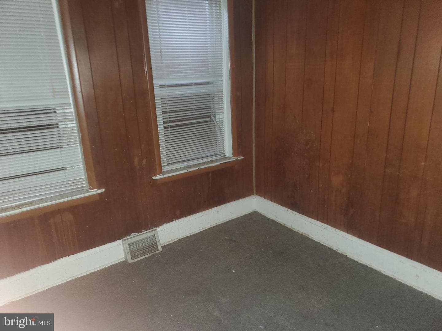 1025 W 5th Street photo 5