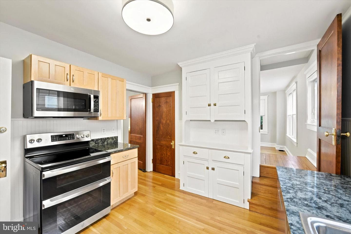 223 E Second Street photo 16