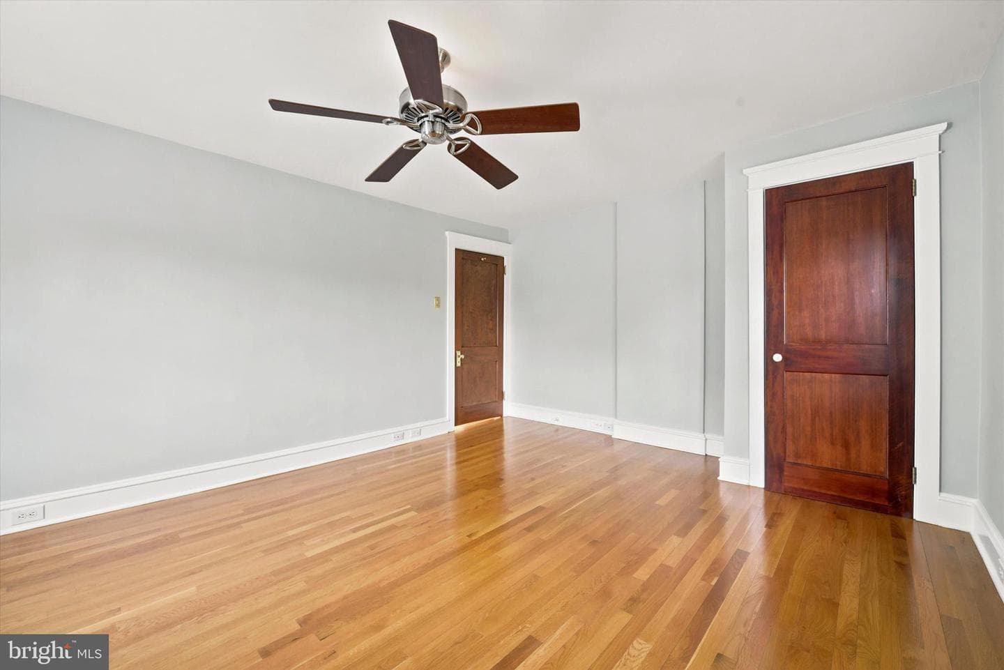 223 E Second Street photo 28