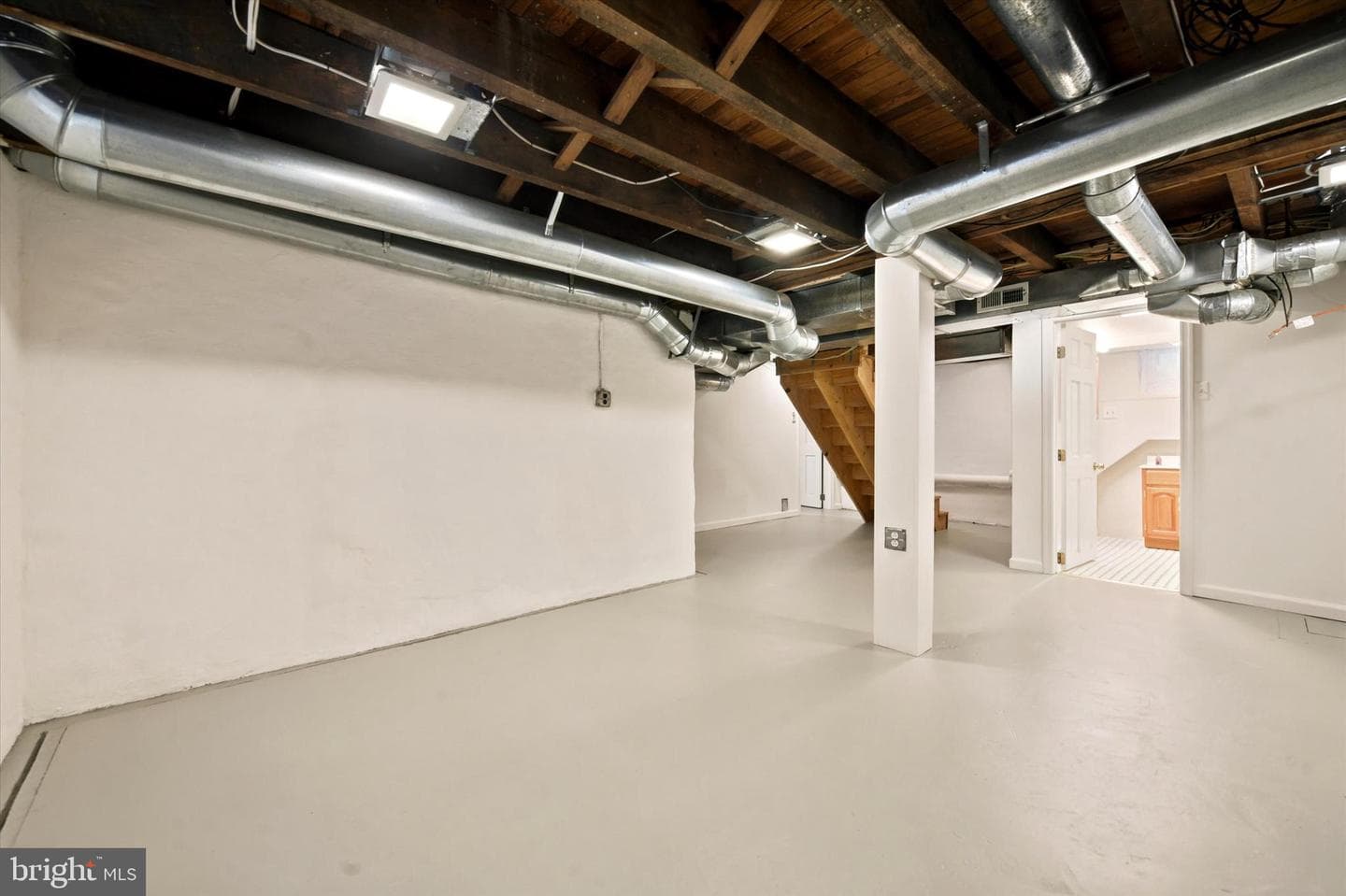 223 E Second Street photo 31