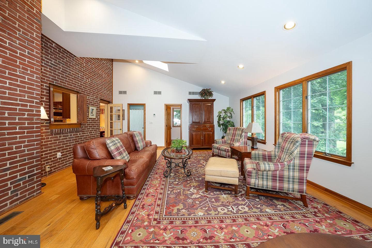 525 W Beechtree Lane photo 17