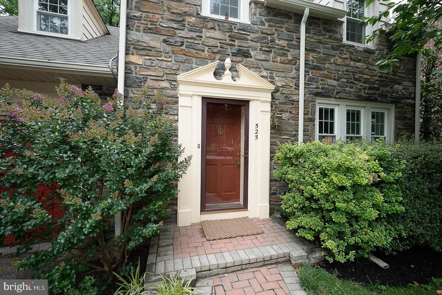 525 W Beechtree Lane photo 3