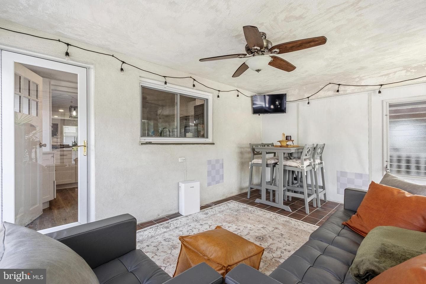 862 Martin Avenue photo 14