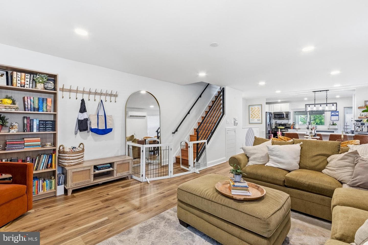 862 Martin Avenue photo 4