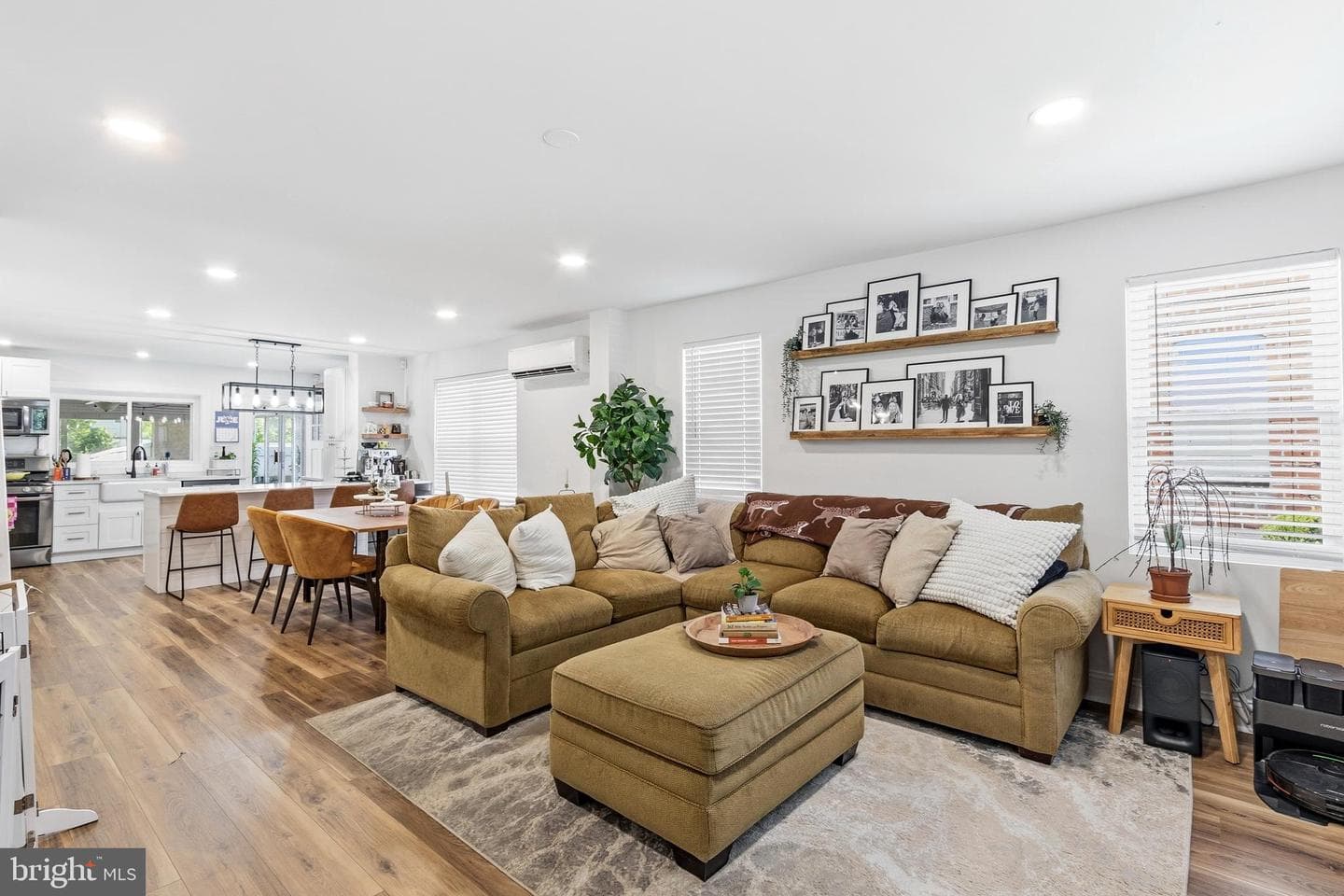 862 Martin Avenue photo 5