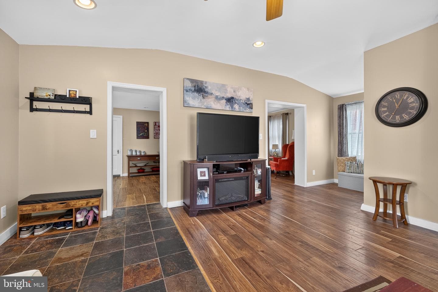 560 Holmes Road photo 15