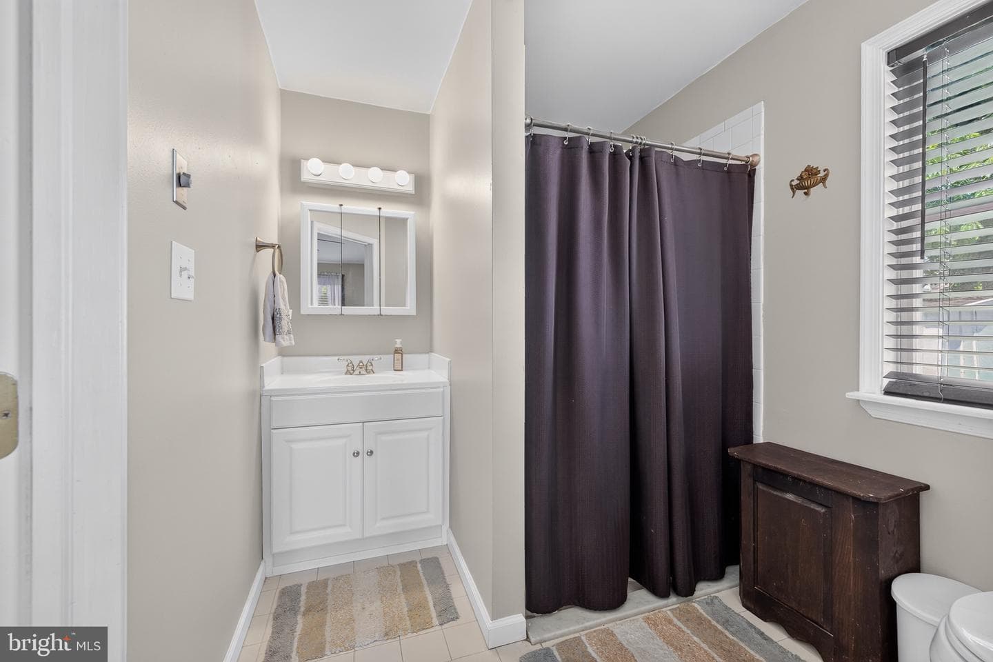 560 Holmes Road photo 18