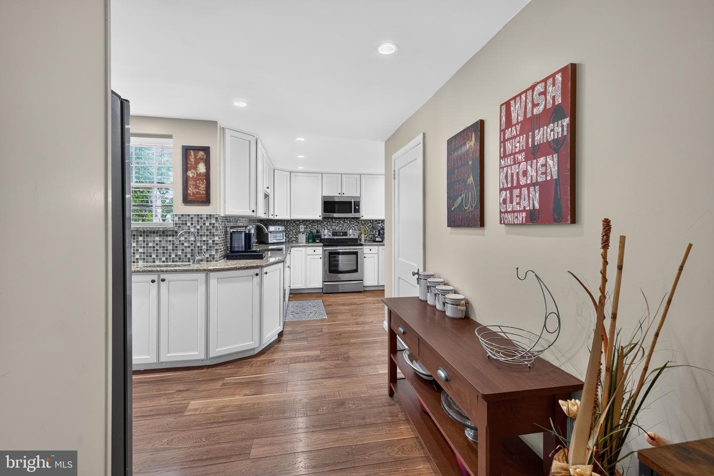 560 Holmes Road photo 19