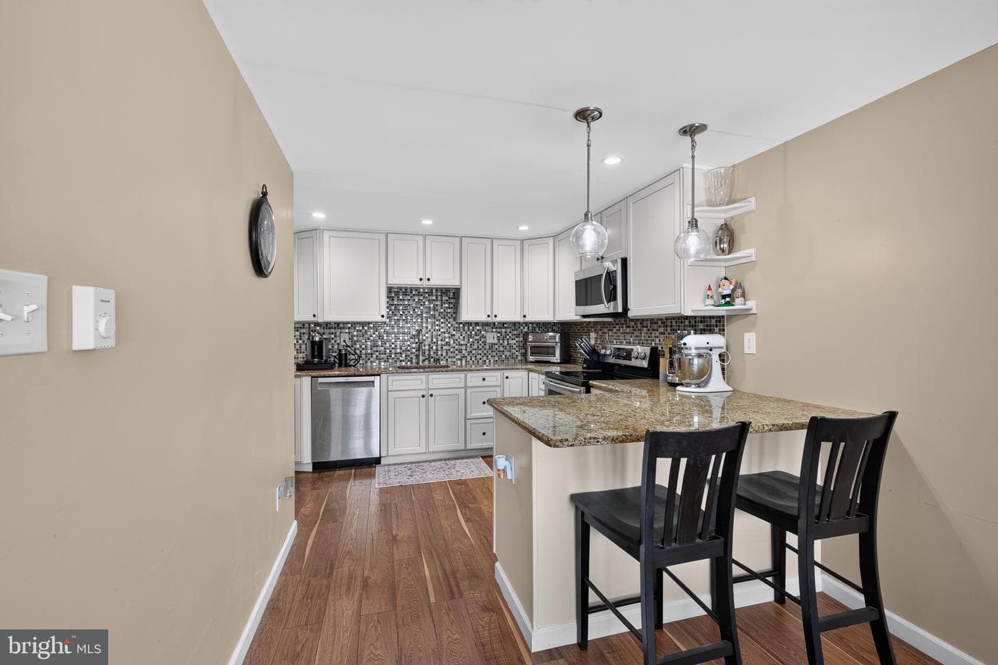 560 Holmes Road photo 21