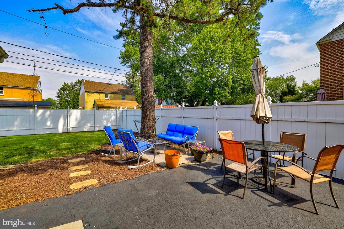 560 Holmes Road photo 36
